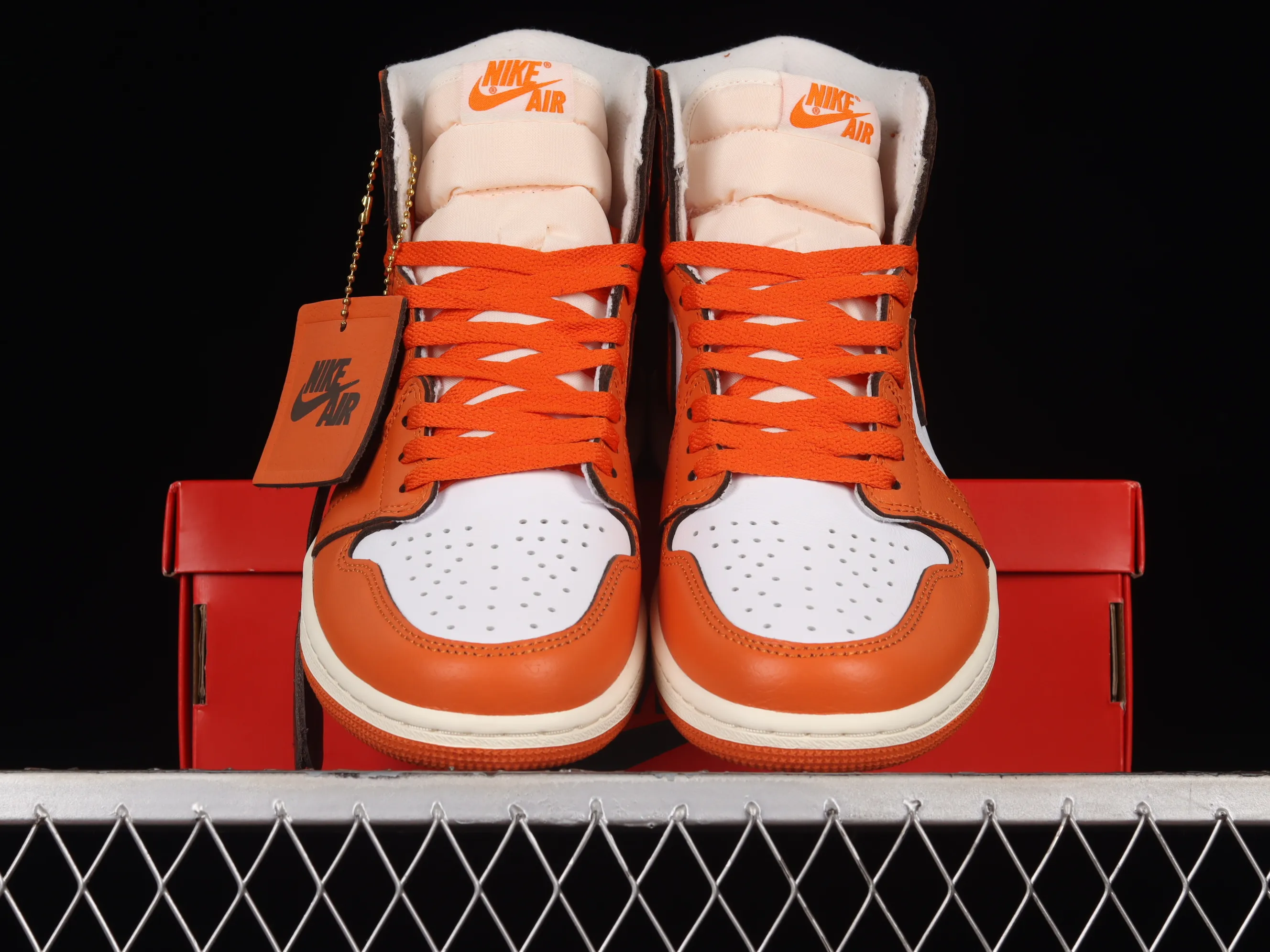 All categories Air Jordan Jordan series basketball shoes Air Jordan 1 High Pure original version Air Jordan 1 High OG "Starfish" AJ1 Joe 1 Hermes Orange high-top basketball shoes DO9369-101